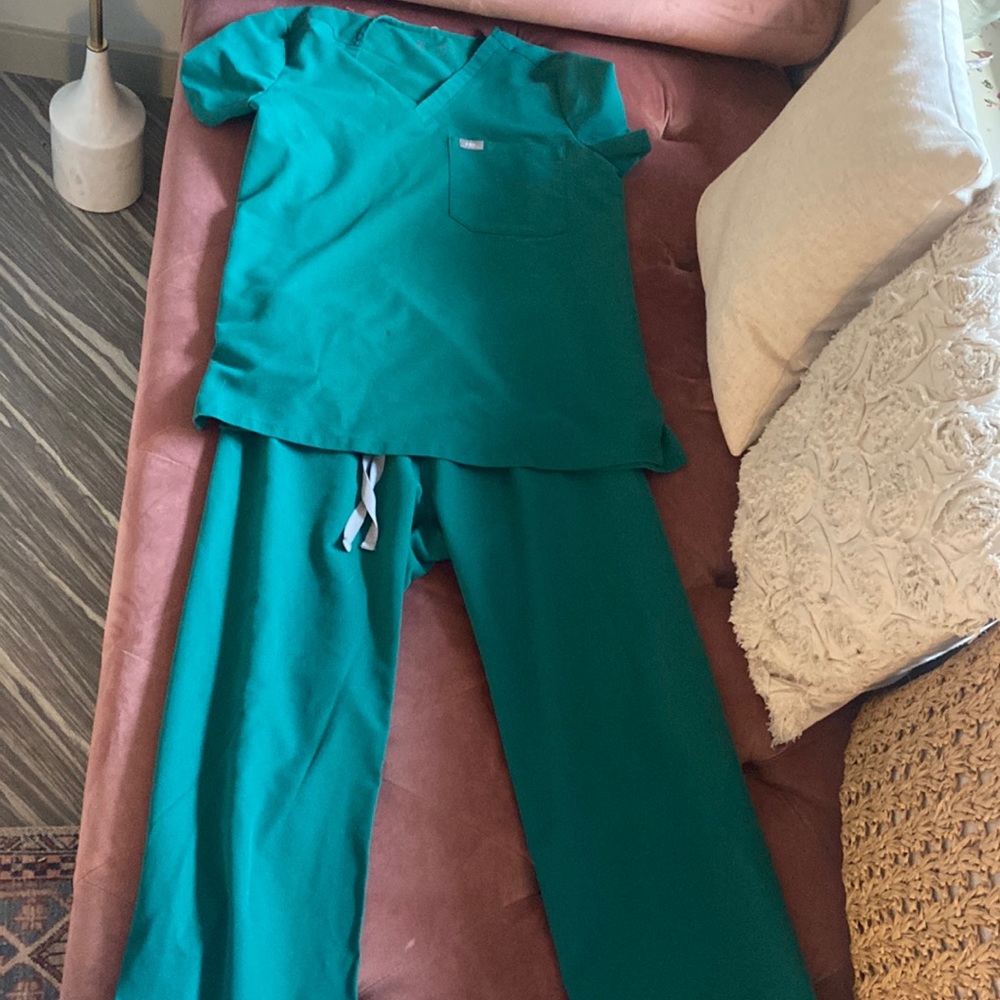 Figs Catarina one pocket scrub top and Livingston basic scrub pant set!
